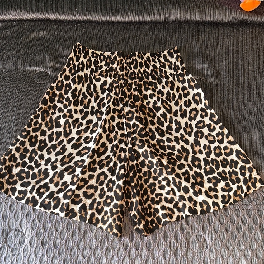 H&M High Waist Leopard Print Shorts